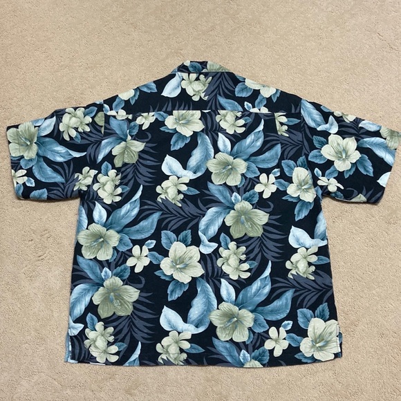 Tommy Bahama Button Down Shirt - Picture 2 of 5